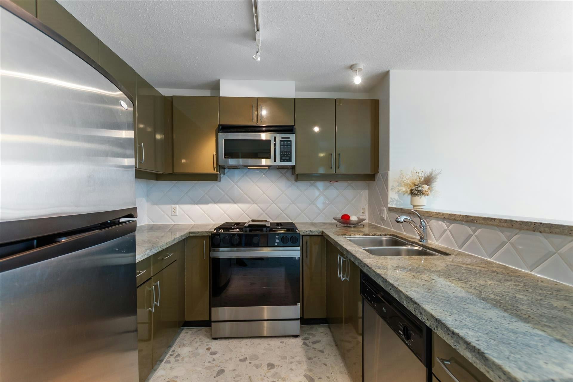 2206-1328 W Pender Street, Vancouver, BC, V6E 4T1 - 11