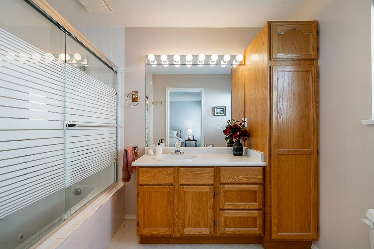 11443 Royal Crescent, Surrey, BC, V3V 6V5 - 17