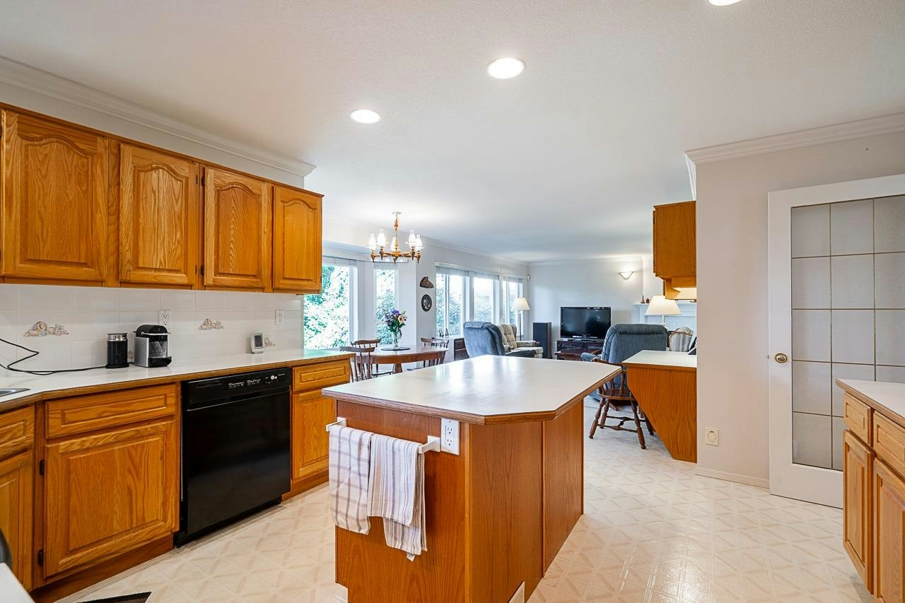 11443 Royal Crescent, Surrey, BC, V3V 6V5 - 8