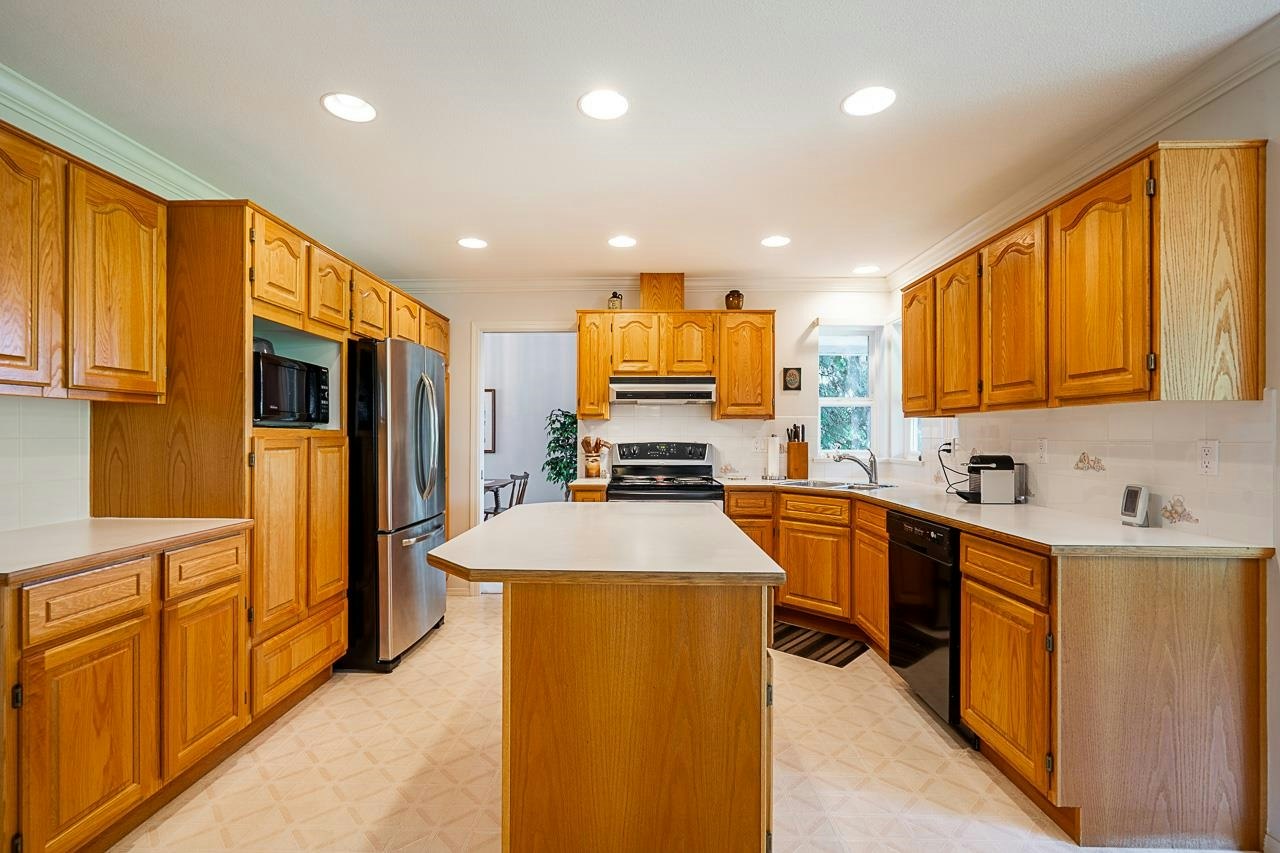 11443 Royal Crescent, Surrey, BC, V3V 6V5 - 9