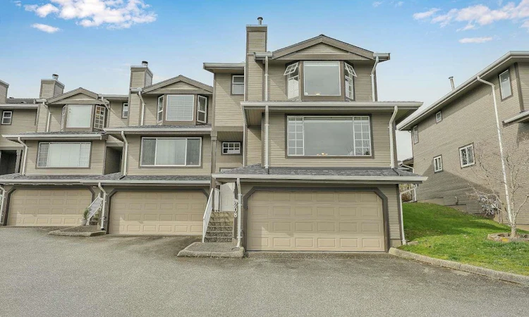 208-1140 Castle Crescent