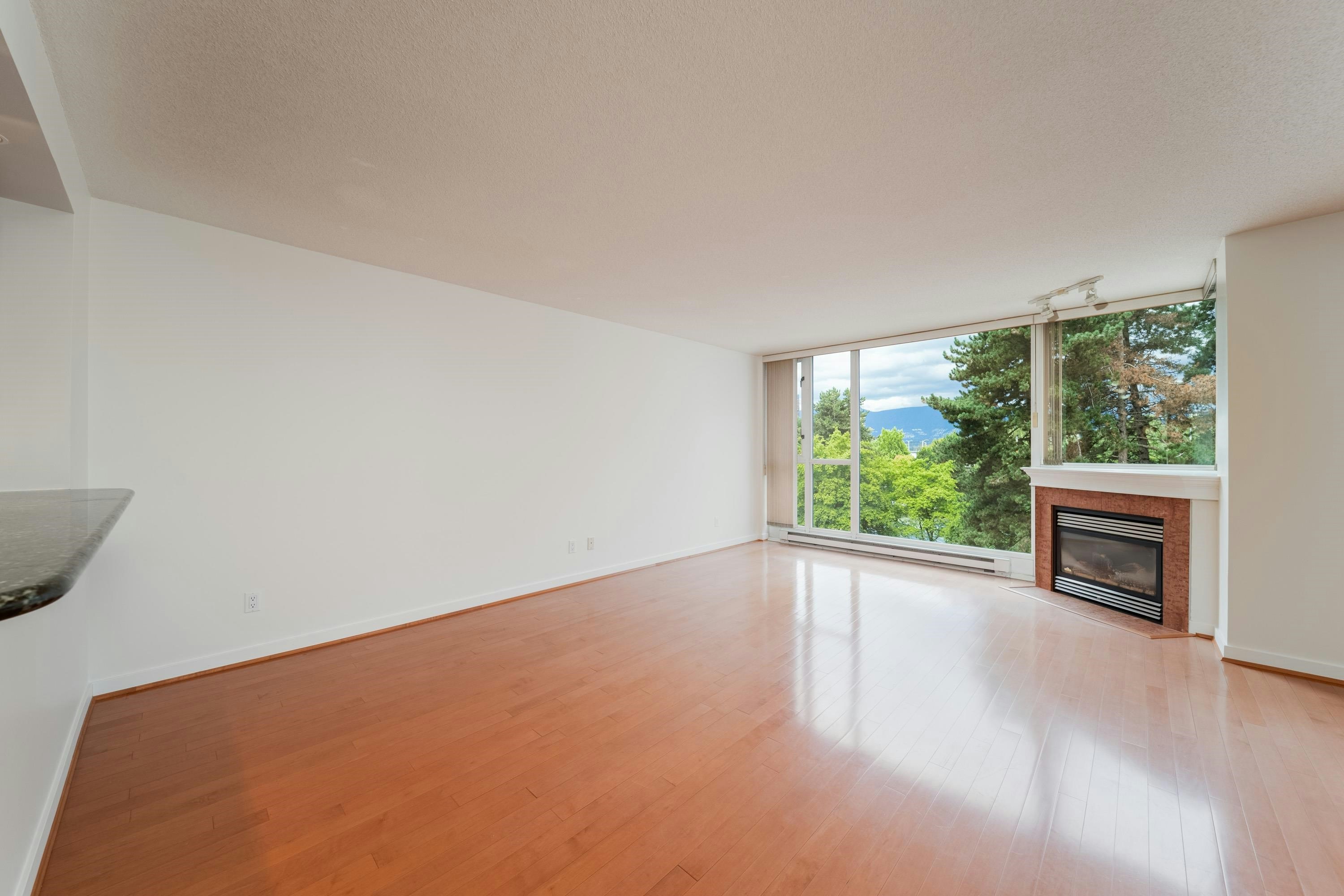 317-1425 W 6th Avenue - 2