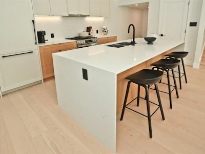 4015 Victoria Drive - 5