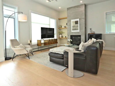 4015 Victoria Drive - 2
