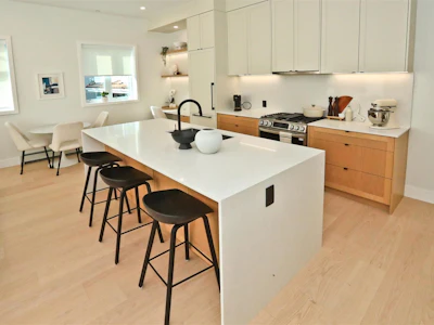 4015 Victoria Drive - 4
