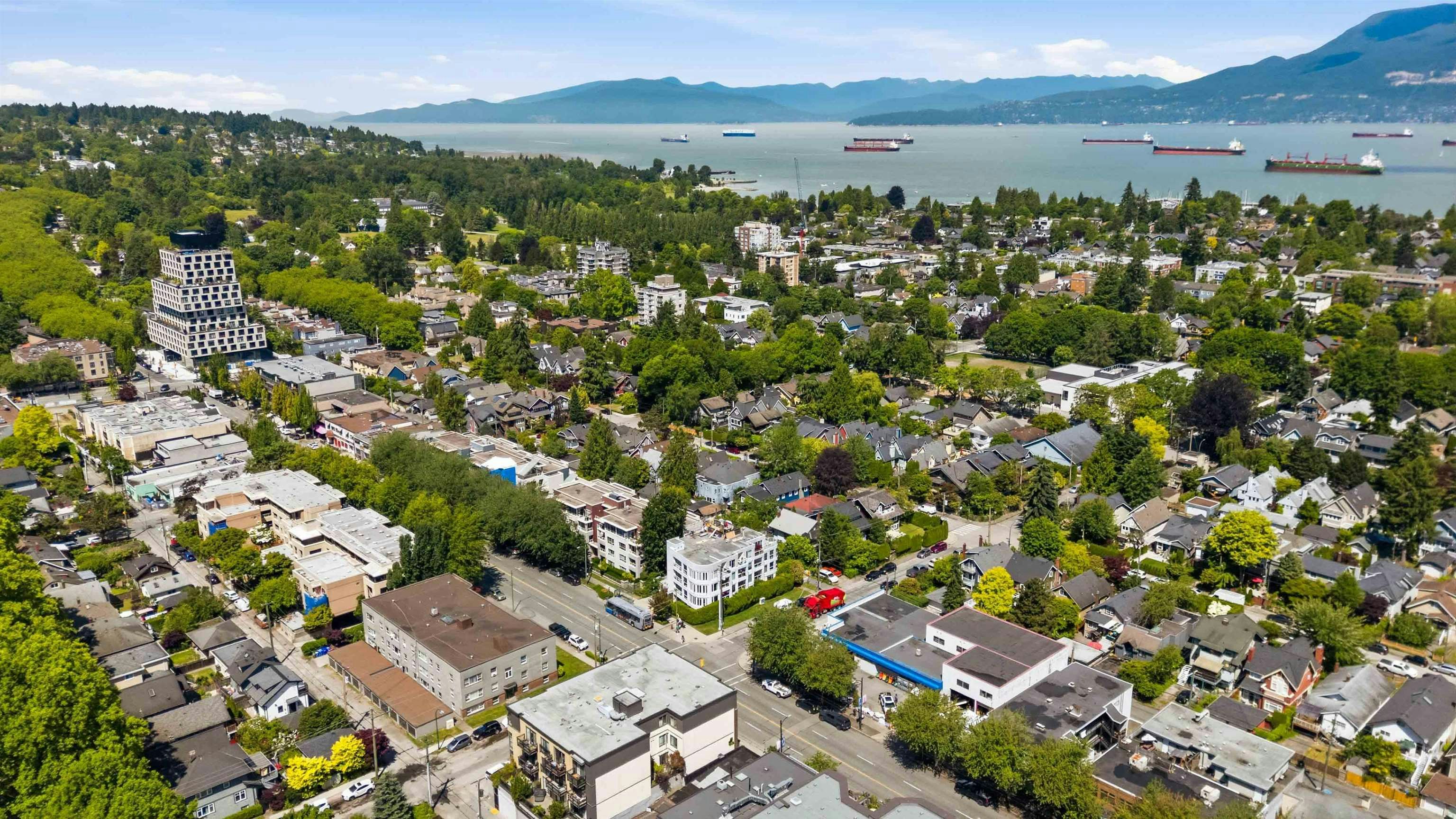 402-3505 W Broadway, Vancouver, BC, V6R 2B5 - 32