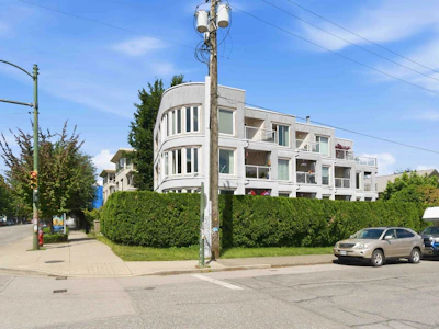 402-3505 W Broadway - 4