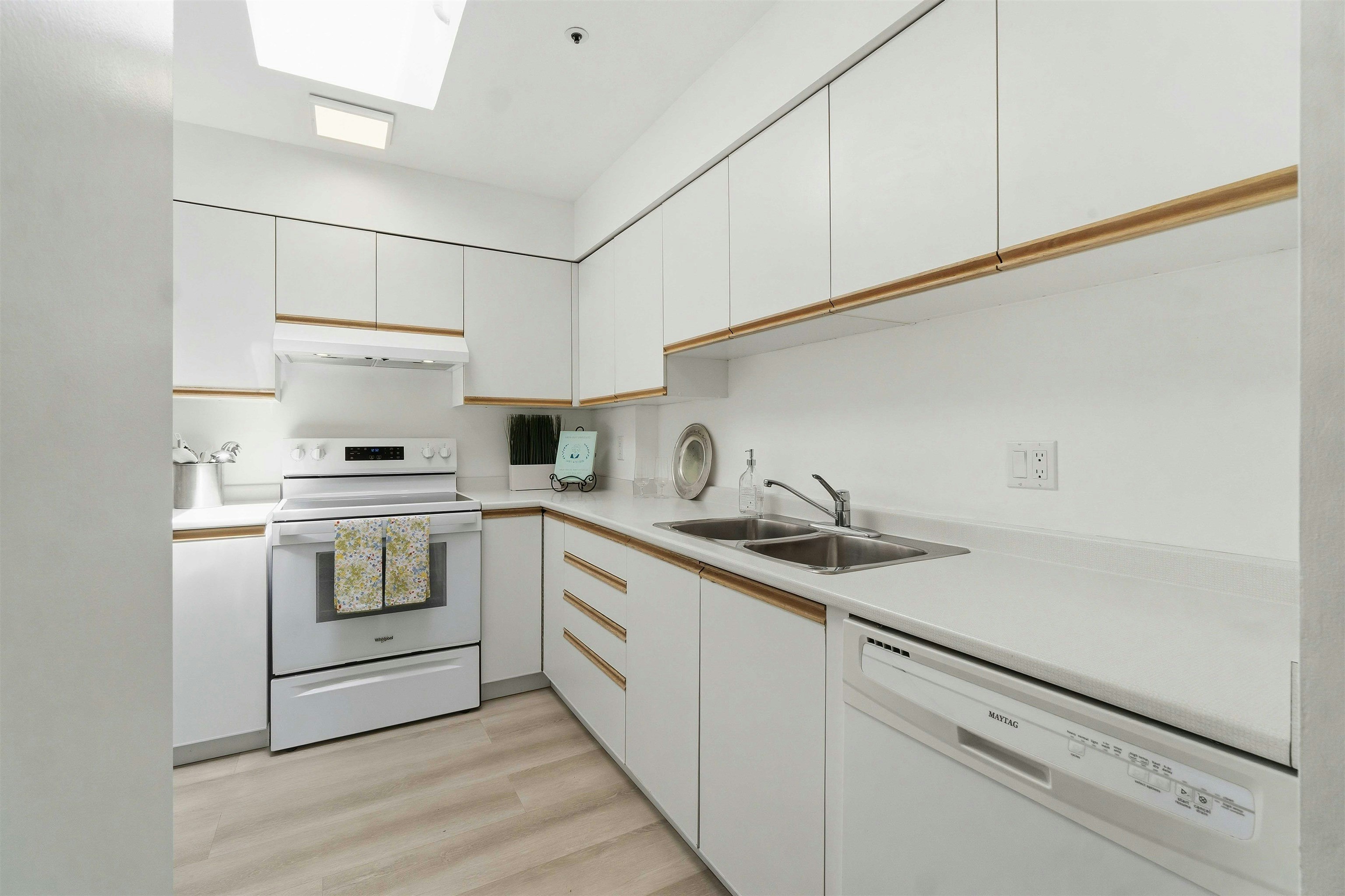 402-3505 W Broadway, Vancouver, BC, V6R 2B5 - 20