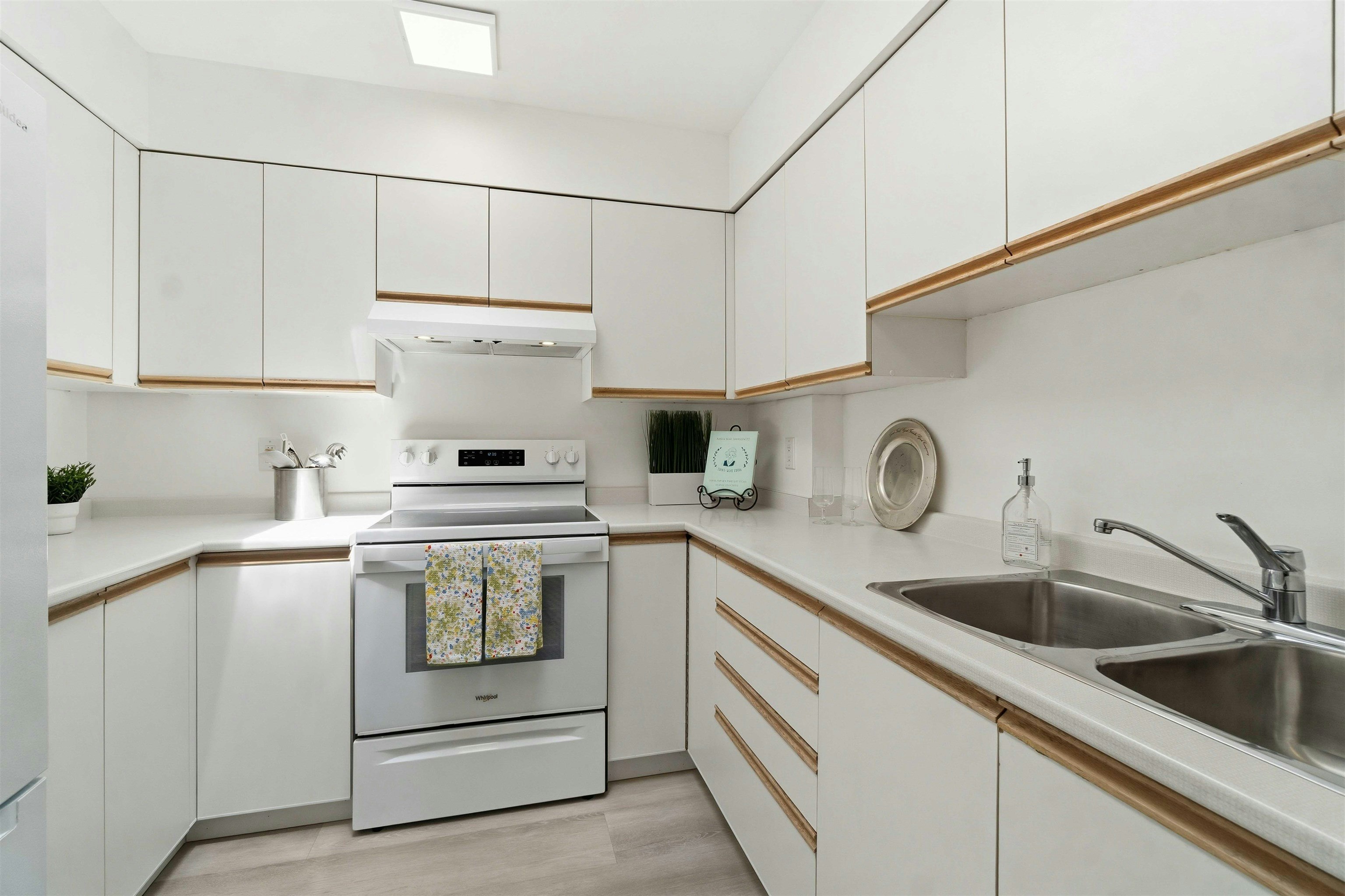 402-3505 W Broadway, Vancouver, BC, V6R 2B5 - 22