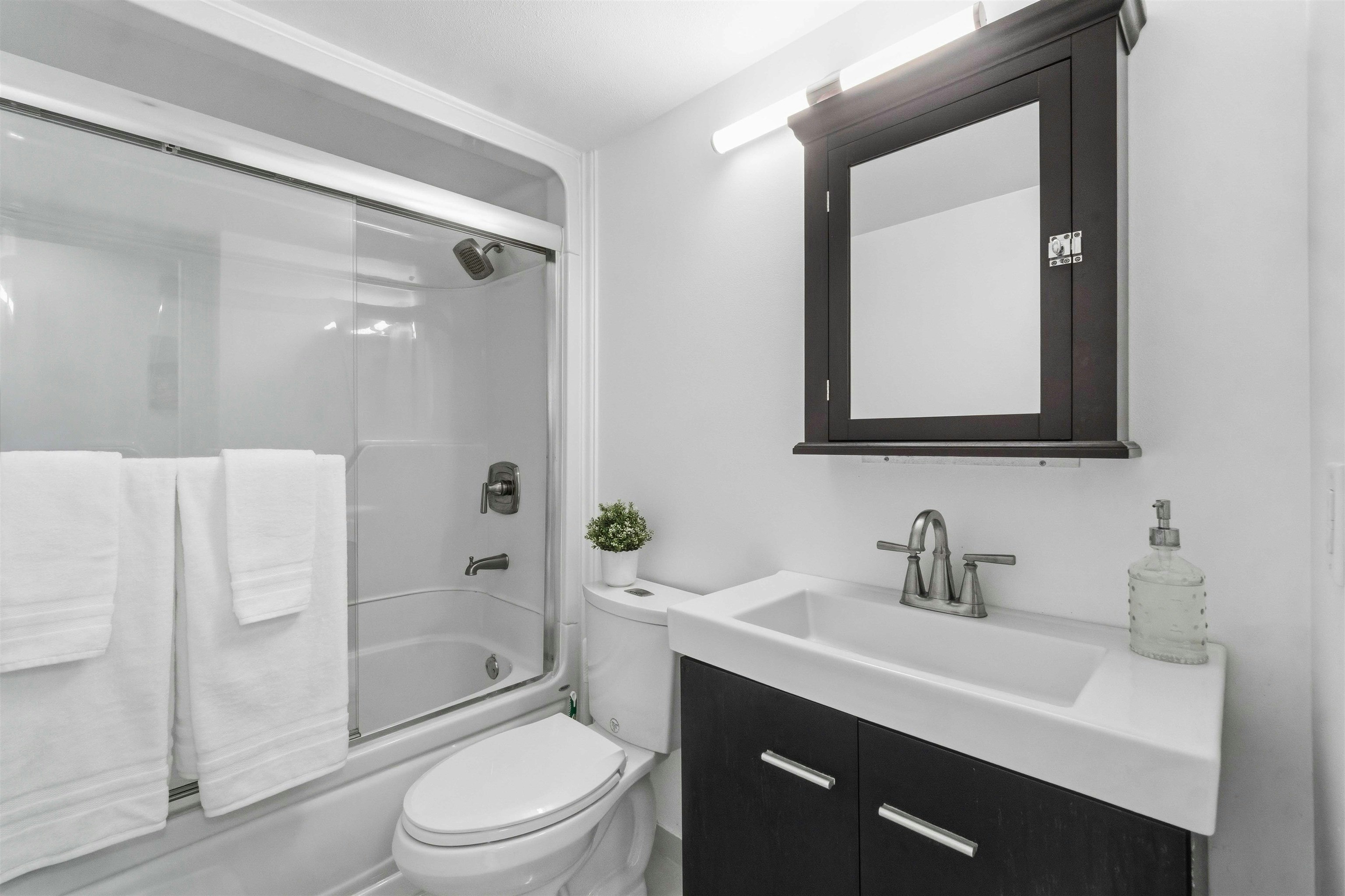 402-3505 W Broadway, Vancouver, BC, V6R 2B5 - 24