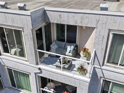 402-3505 W Broadway - 3