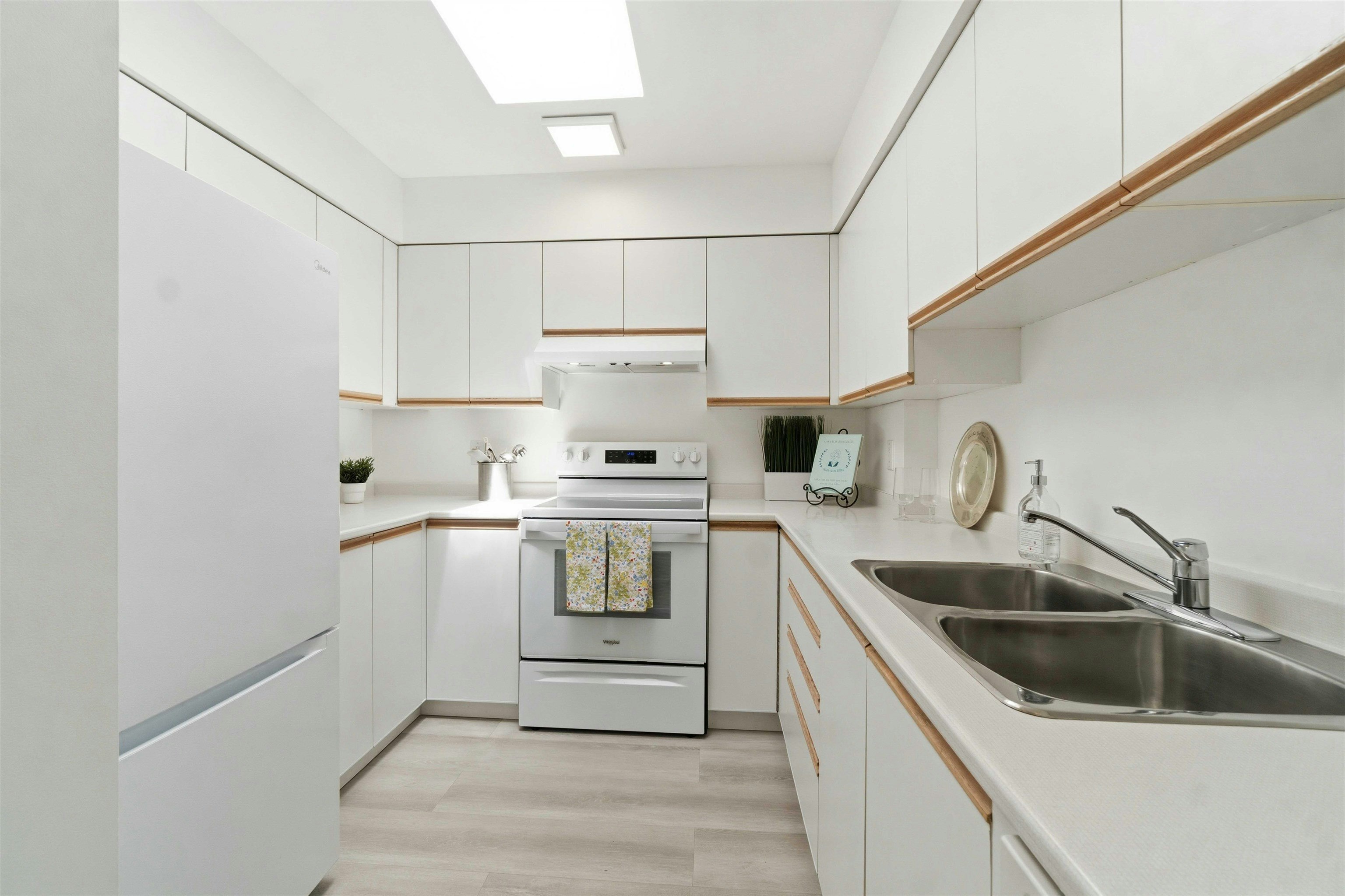 402-3505 W Broadway, Vancouver, BC, V6R 2B5 - 21