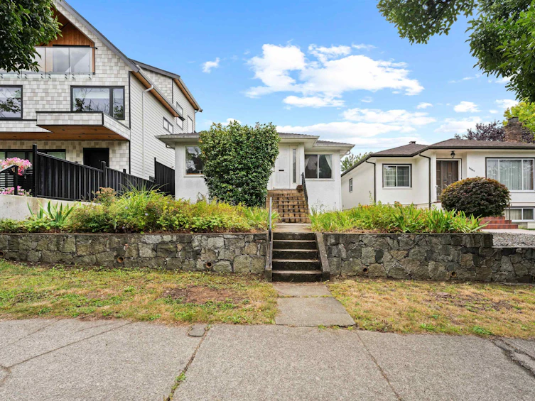 2608 E 4th Avenue, Vancouver, BC, V5M 1K4