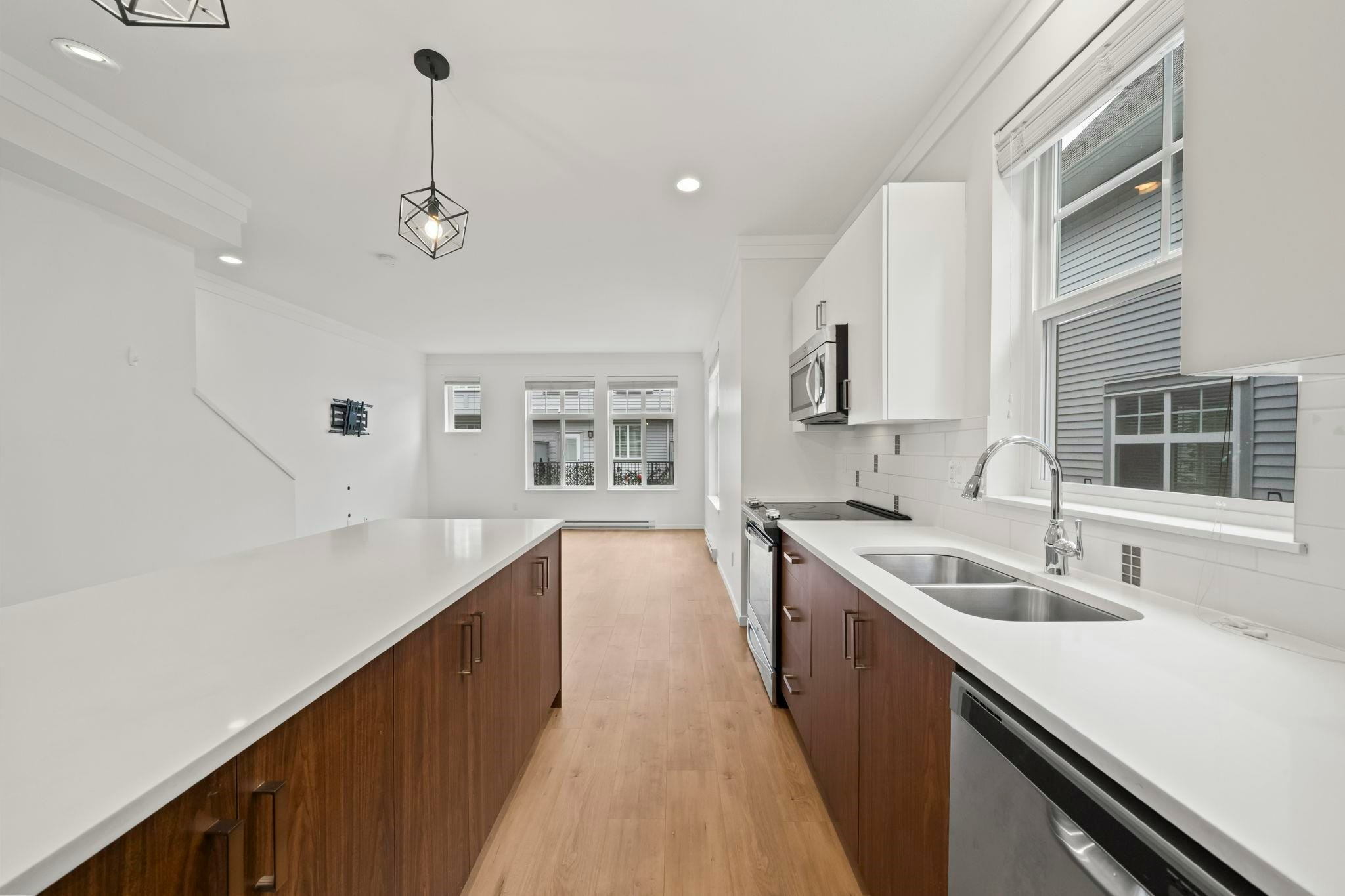 81-5858 142 Street - 3