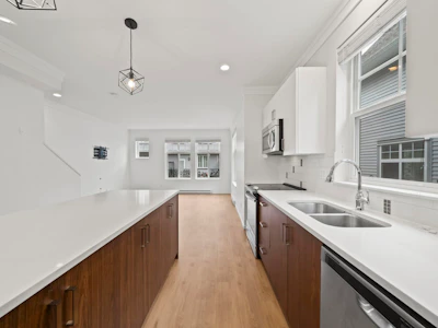 81-5858 142 Street - 3