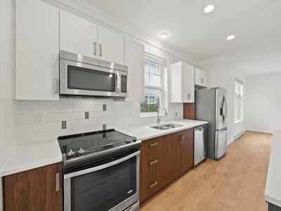 81-5858 142 Street - 2
