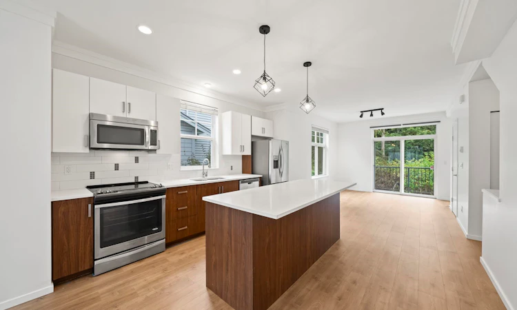 81-5858 142 Street