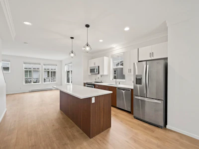 81-5858 142 Street - 4