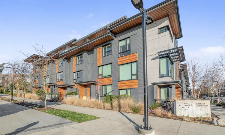 11-528 E 2nd Street