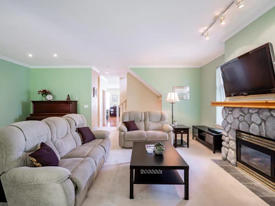 69-15037 58 Avenue - 2