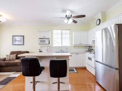 69-15037 58 Avenue - 5
