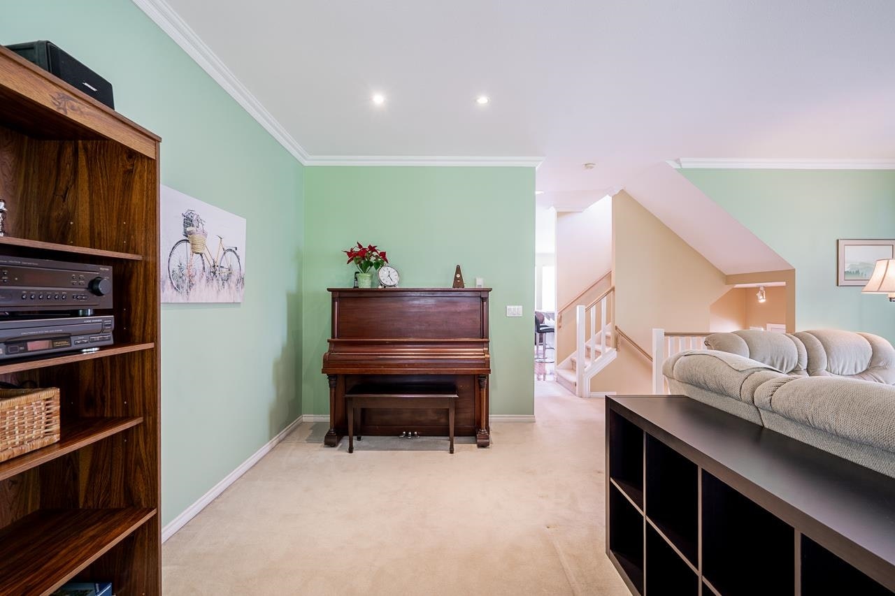 69-15037 58 Avenue - 4