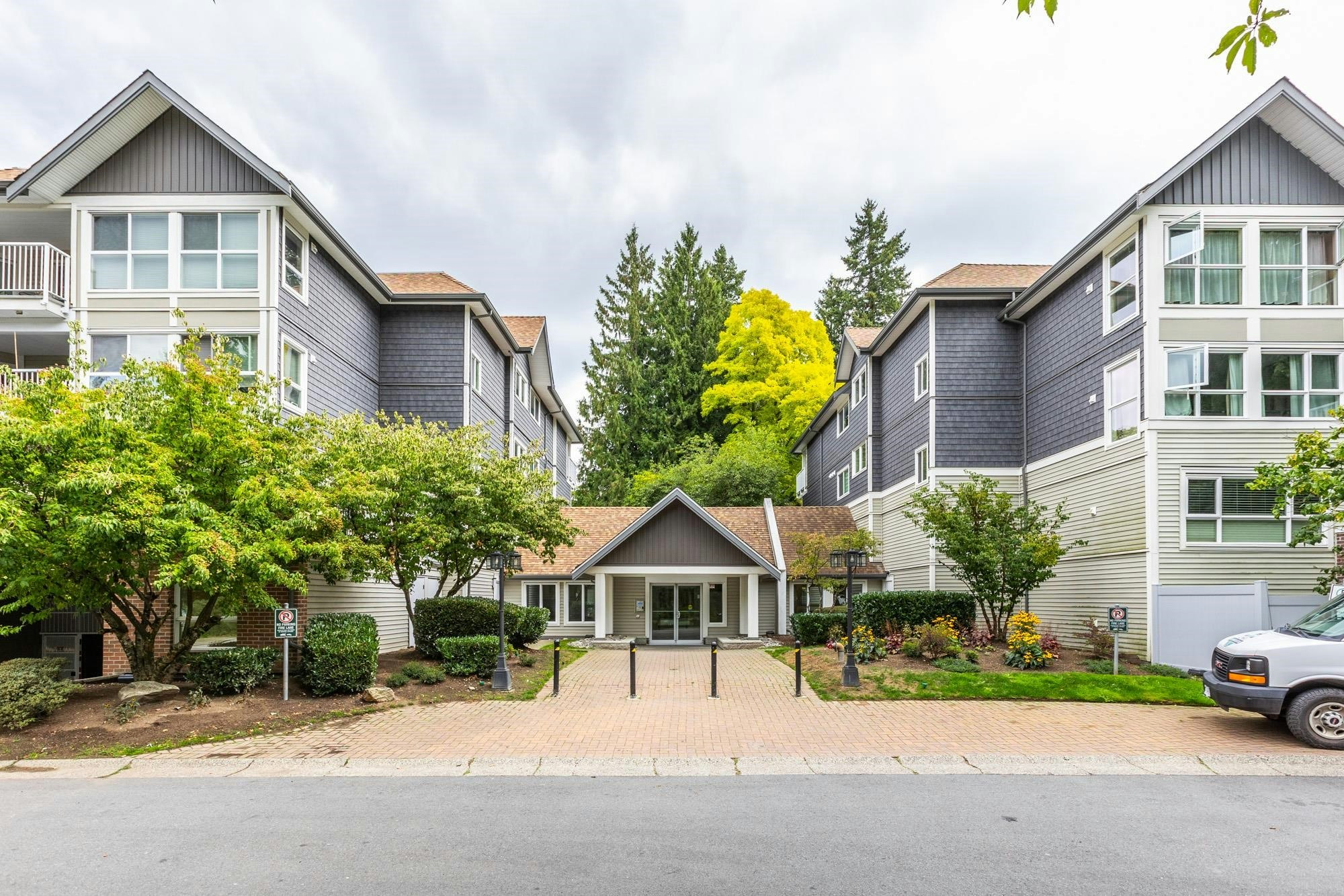 202-9688 148 Street, Surrey, BC, V3R 0W2