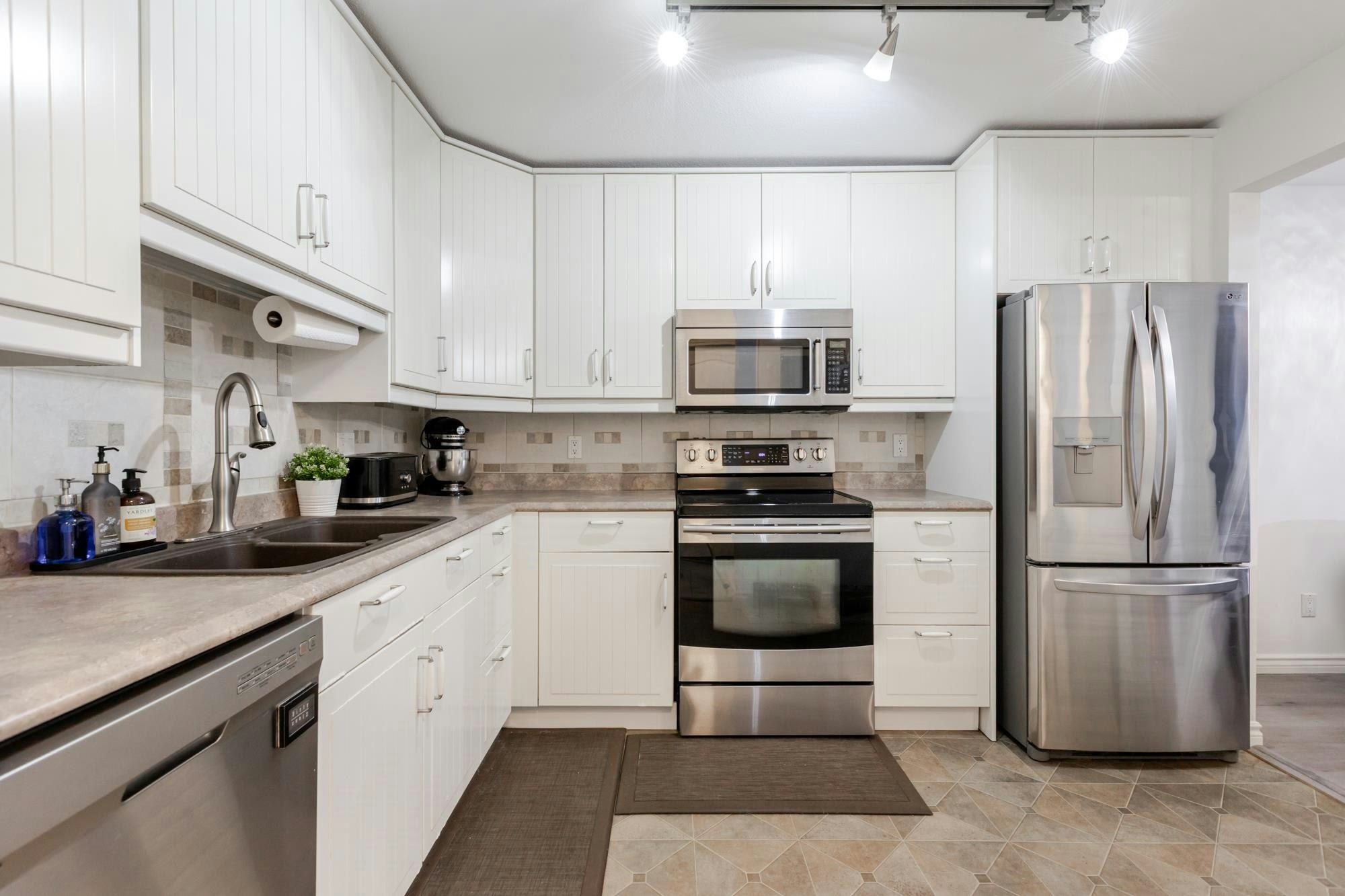 202-9688 148 Street - 5