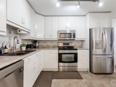 202-9688 148 Street - 5