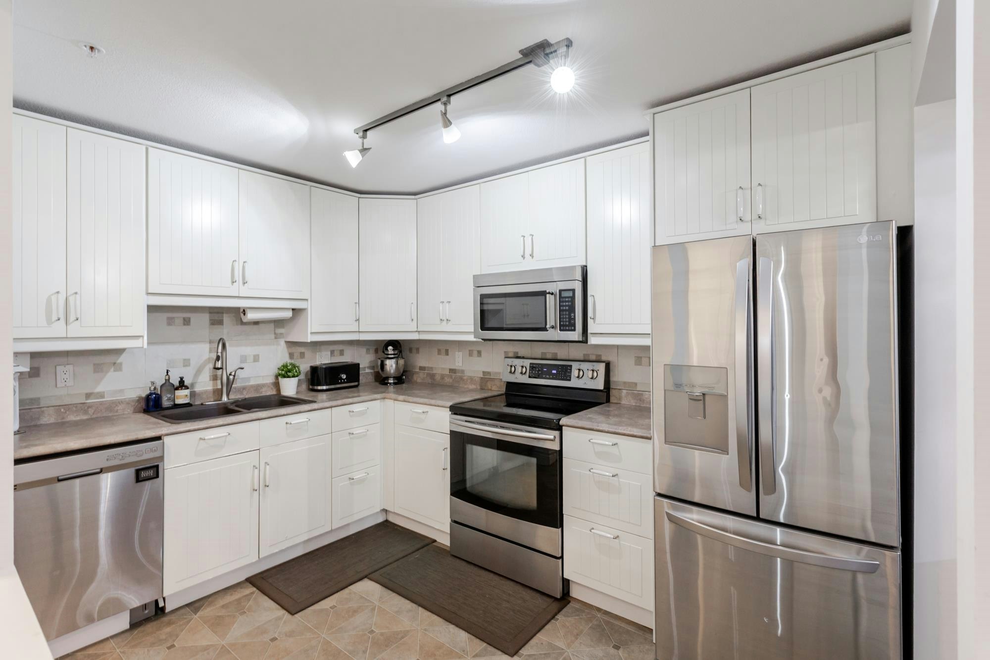 202-9688 148 Street, Surrey, BC, V3R 0W2 - 10