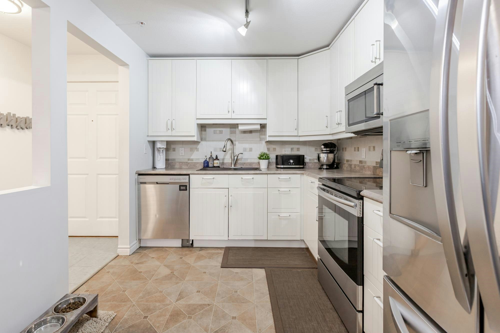 202-9688 148 Street, Surrey, BC, V3R 0W2 - 8