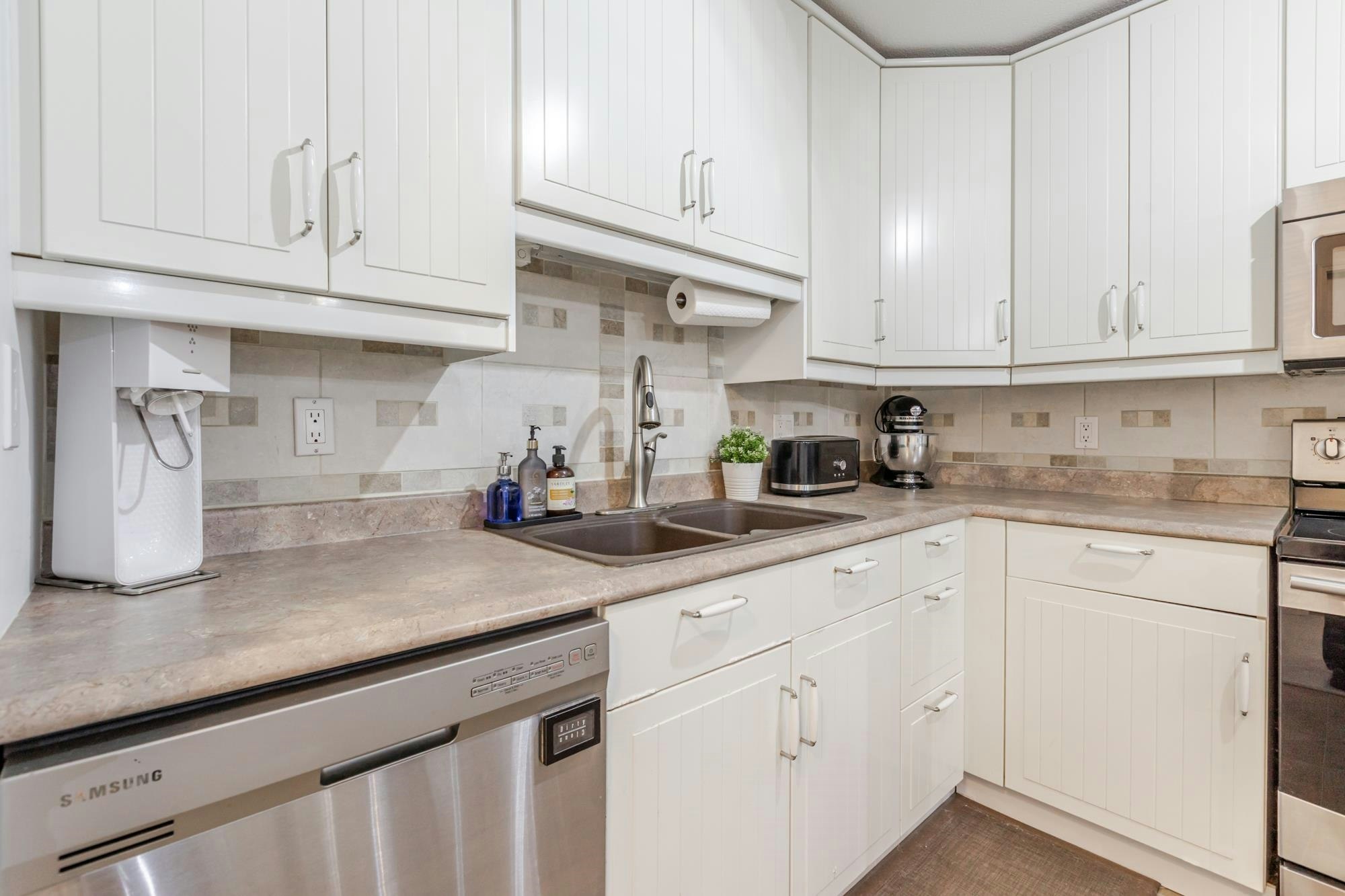 202-9688 148 Street, Surrey, BC, V3R 0W2 - 6