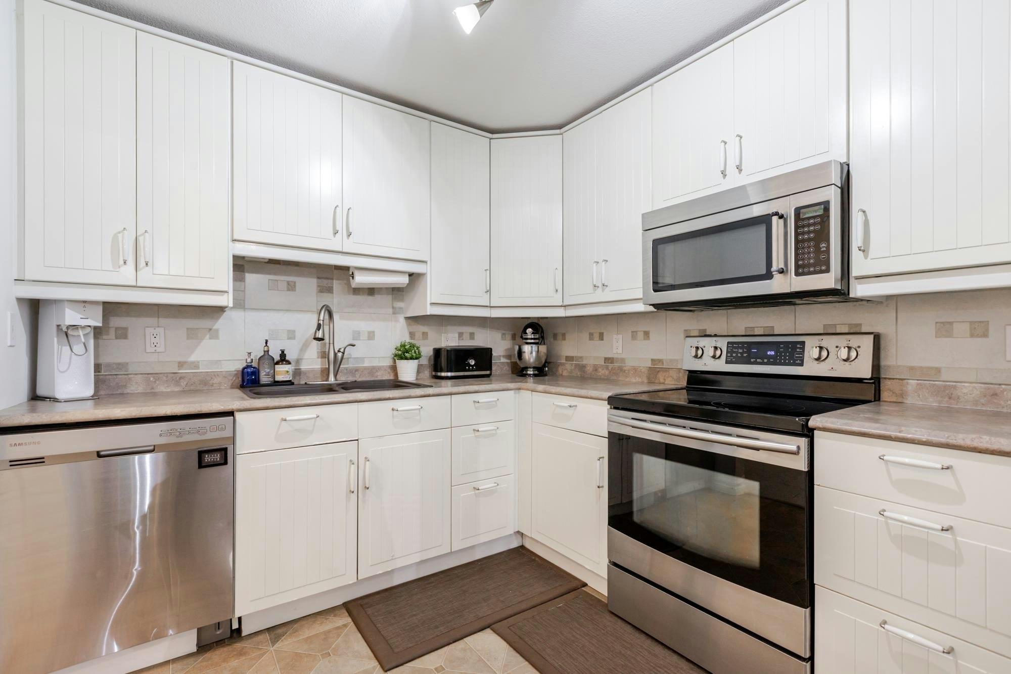 202-9688 148 Street, Surrey, BC, V3R 0W2 - 7