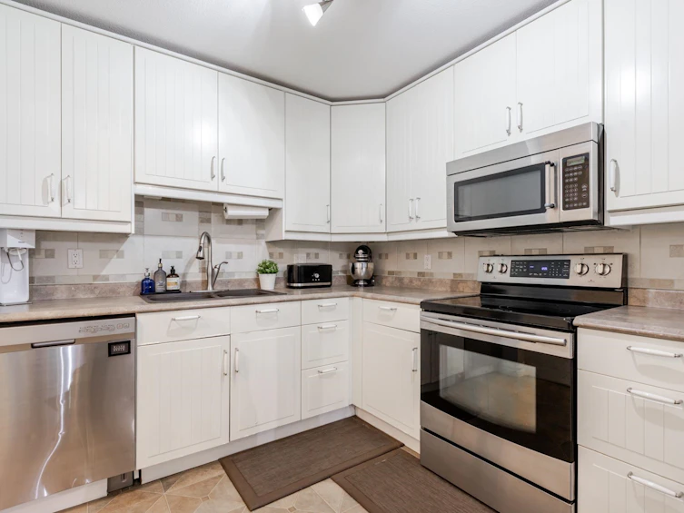 202-9688 148 Street, Surrey, BC, V3R 0W2 - 7