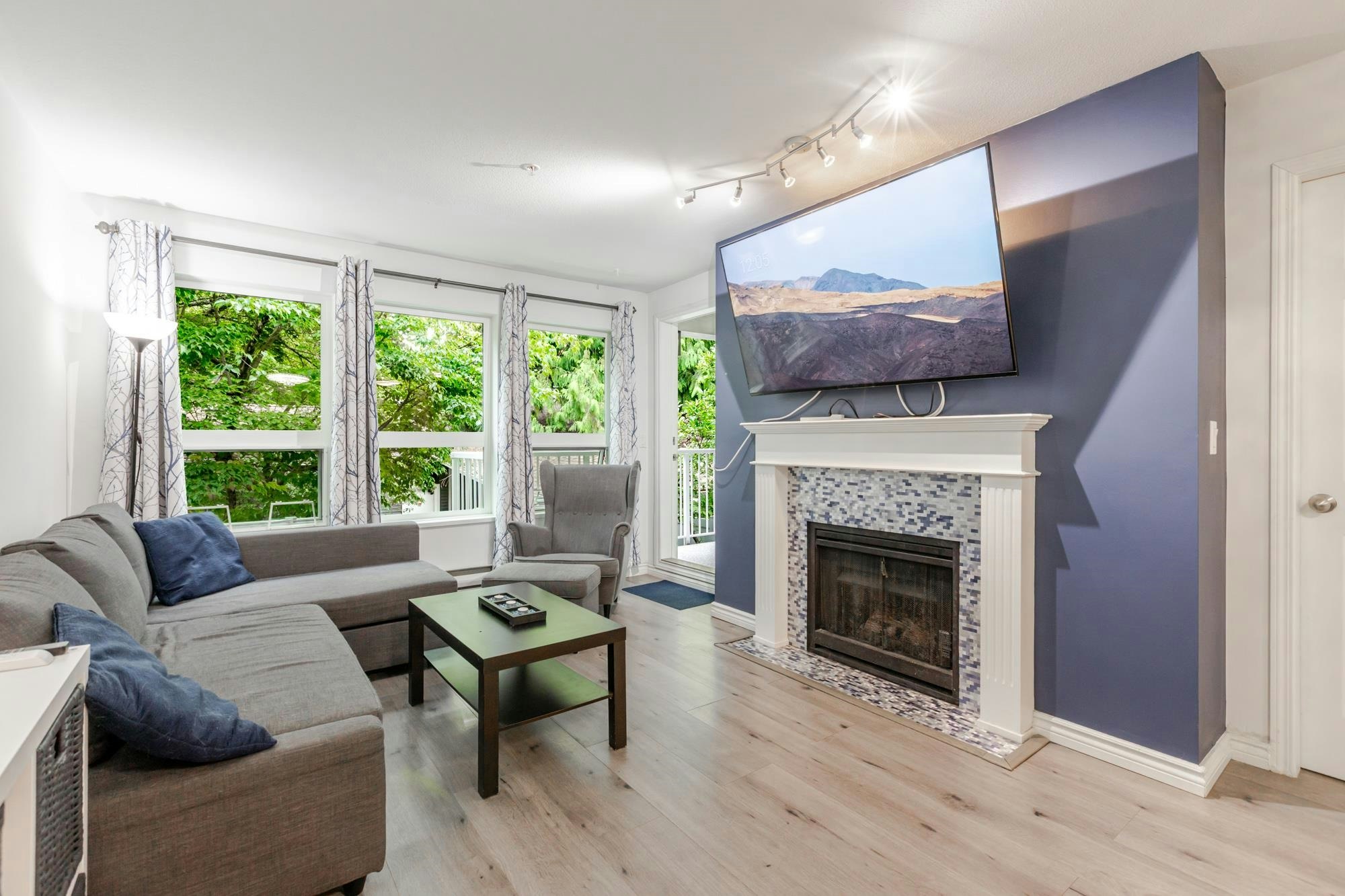 202-9688 148 Street, Surrey, BC, V3R 0W2
