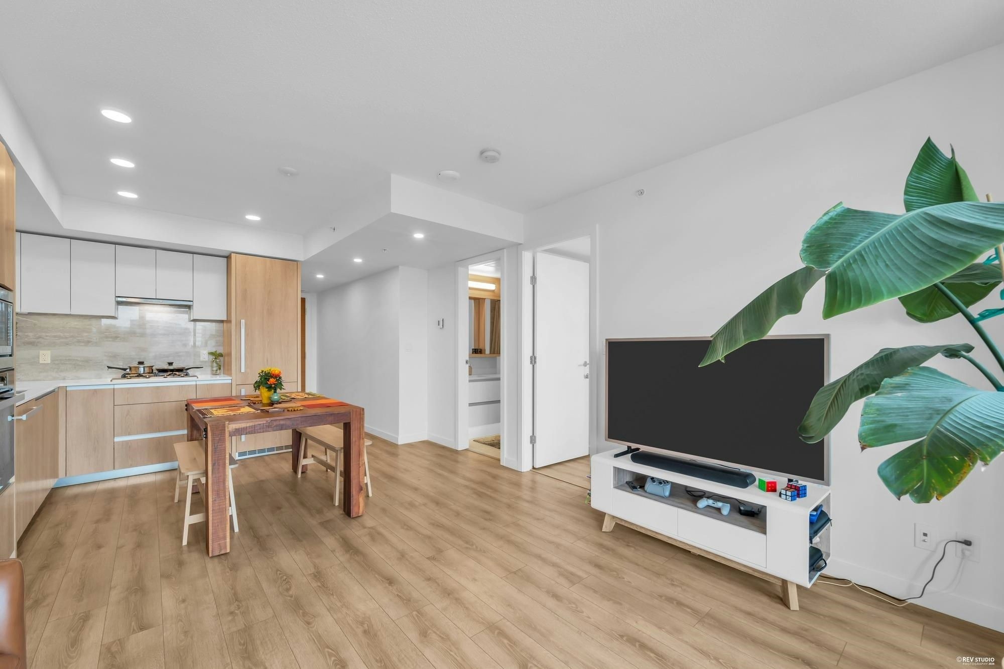 804-8111 Park Road, Richmond, BC, V6Y 0M2 - 8