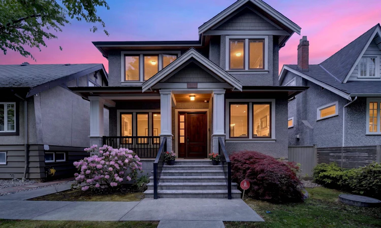 3285 W 12th Avenue