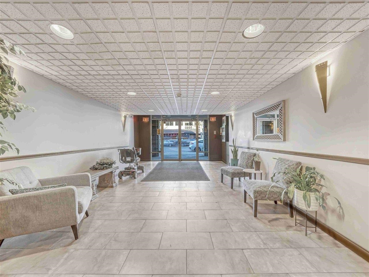 126-3440 W Broadway, Vancouver, BC, V5G 4L7 - 3