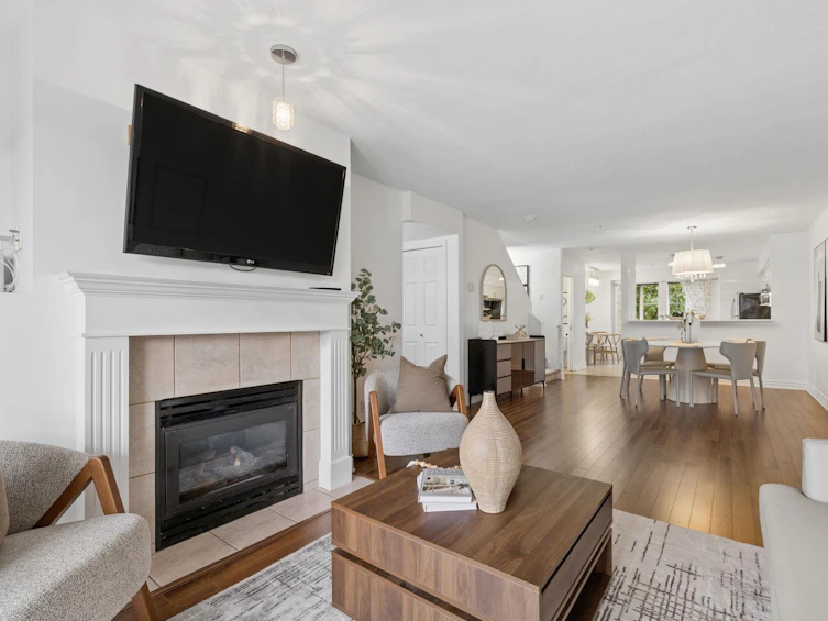 24-230 Tenth Street, New Westminster, BC, V3M 3X9