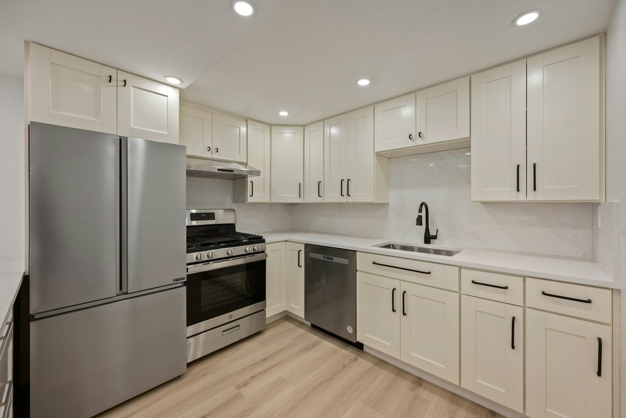 2556 Trillium Place, Coquitlam, BC, V3E 2G3 - 32