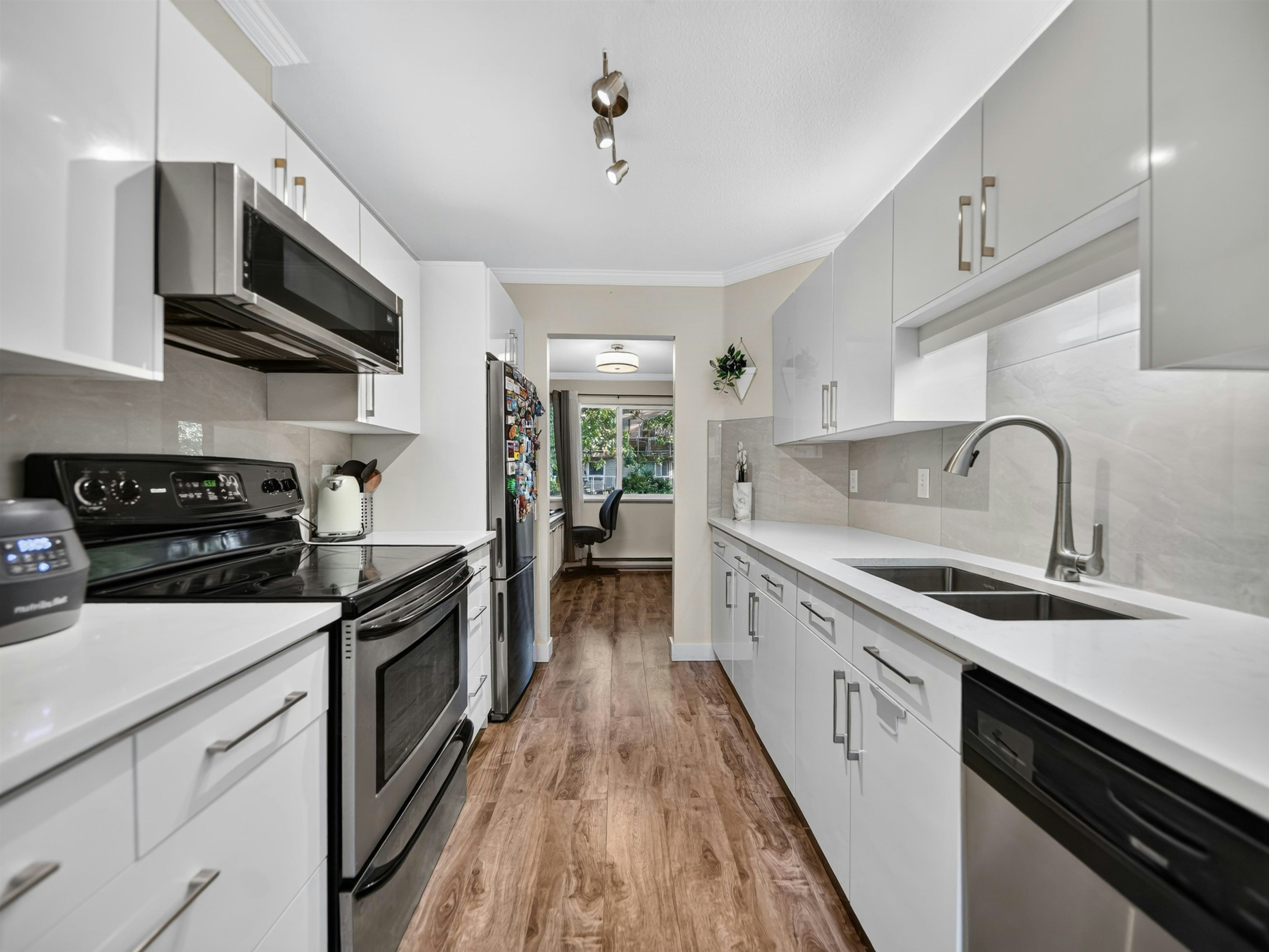 7-828 W 16th Street, North Vancouver, BC, V7P 1R3 - 8