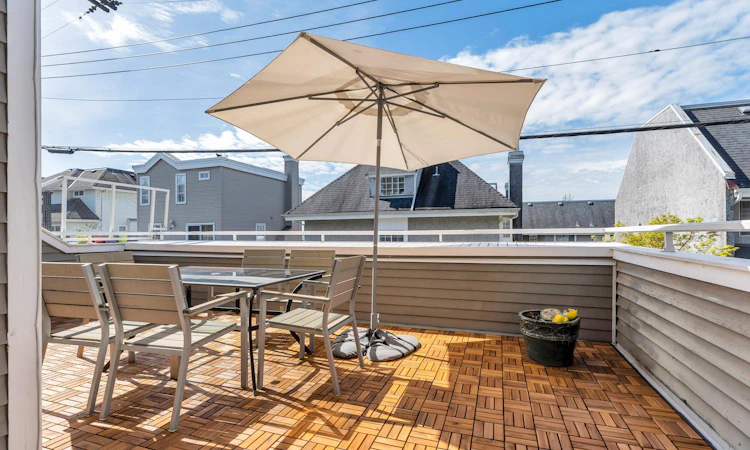 304-223 E Keith Road