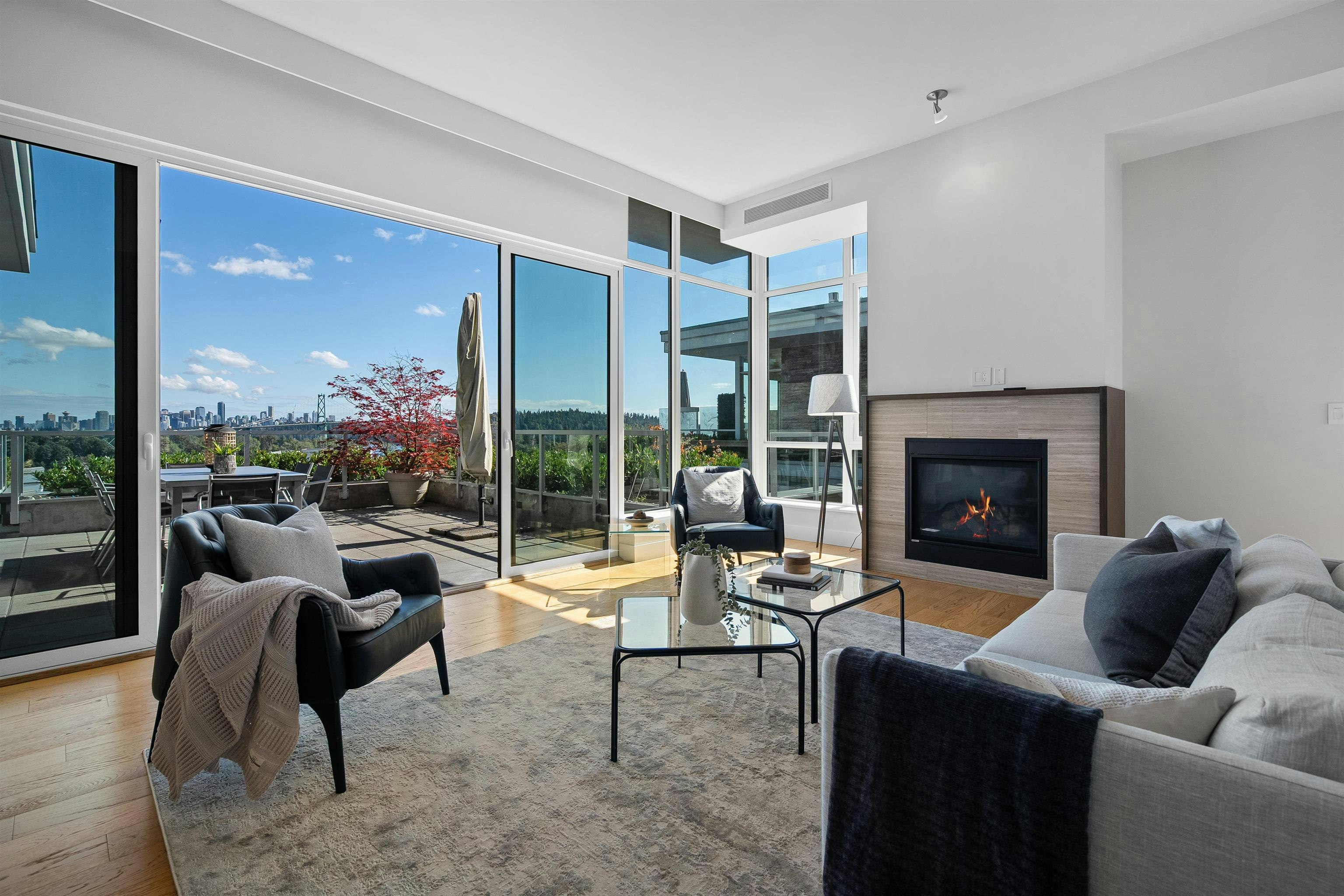 702-876 Keith Road, West Vancouver, BC, V7T 1M3