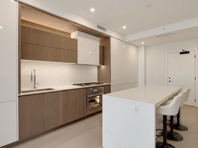 212-1342 Johnston Road - 5