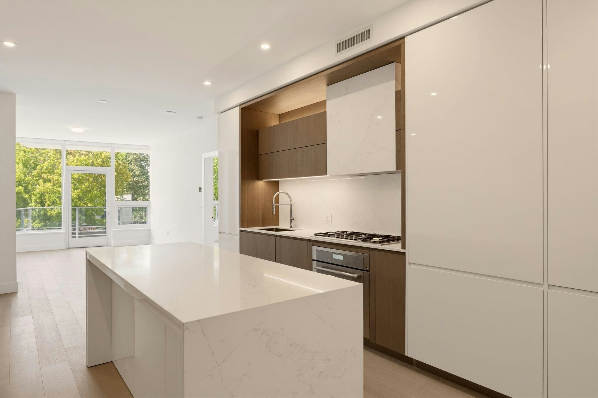 212-1342 Johnston Road - 3