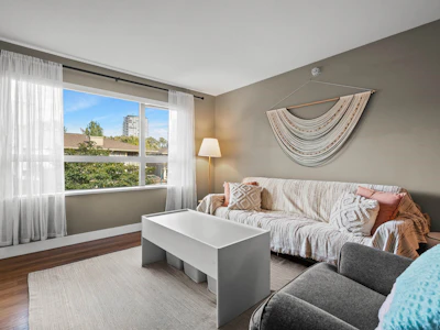 407-700 Klahanie Drive - 3