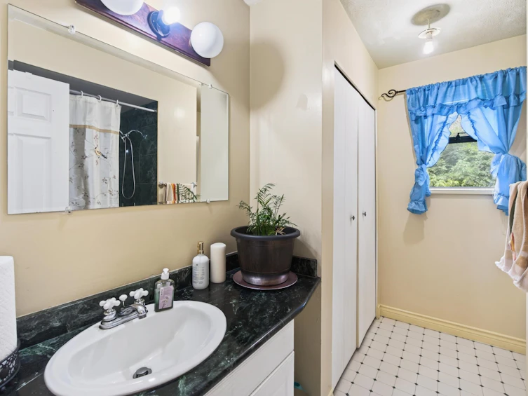 34757 Moffat Avenue, Mission, BC, V2V 6R6 - 22