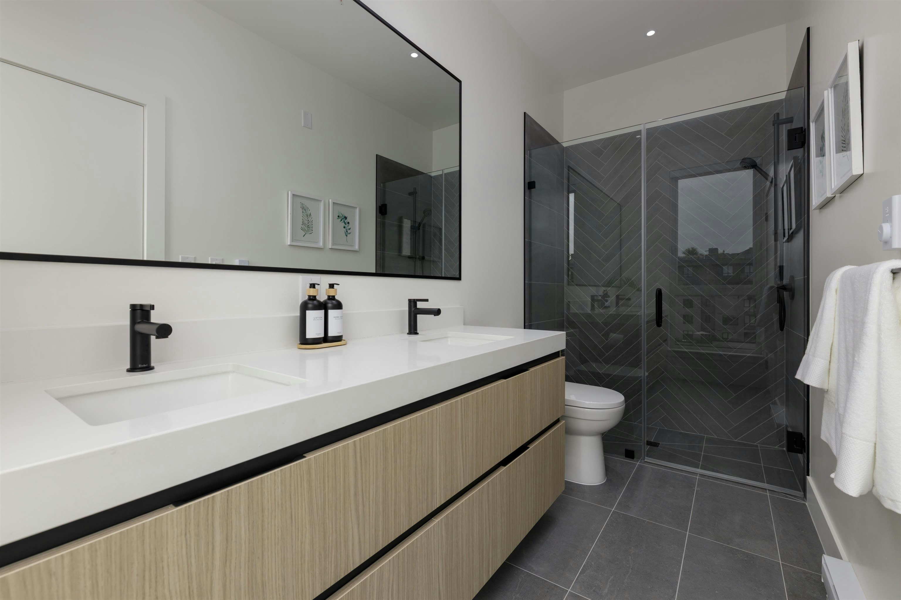 210-2235 E Broadway, Vancouver, BC, V5N 0J5 - 10