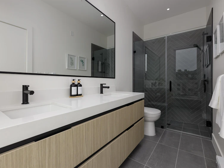 210-2235 E Broadway, Vancouver, BC, V5N 0J5 - 10