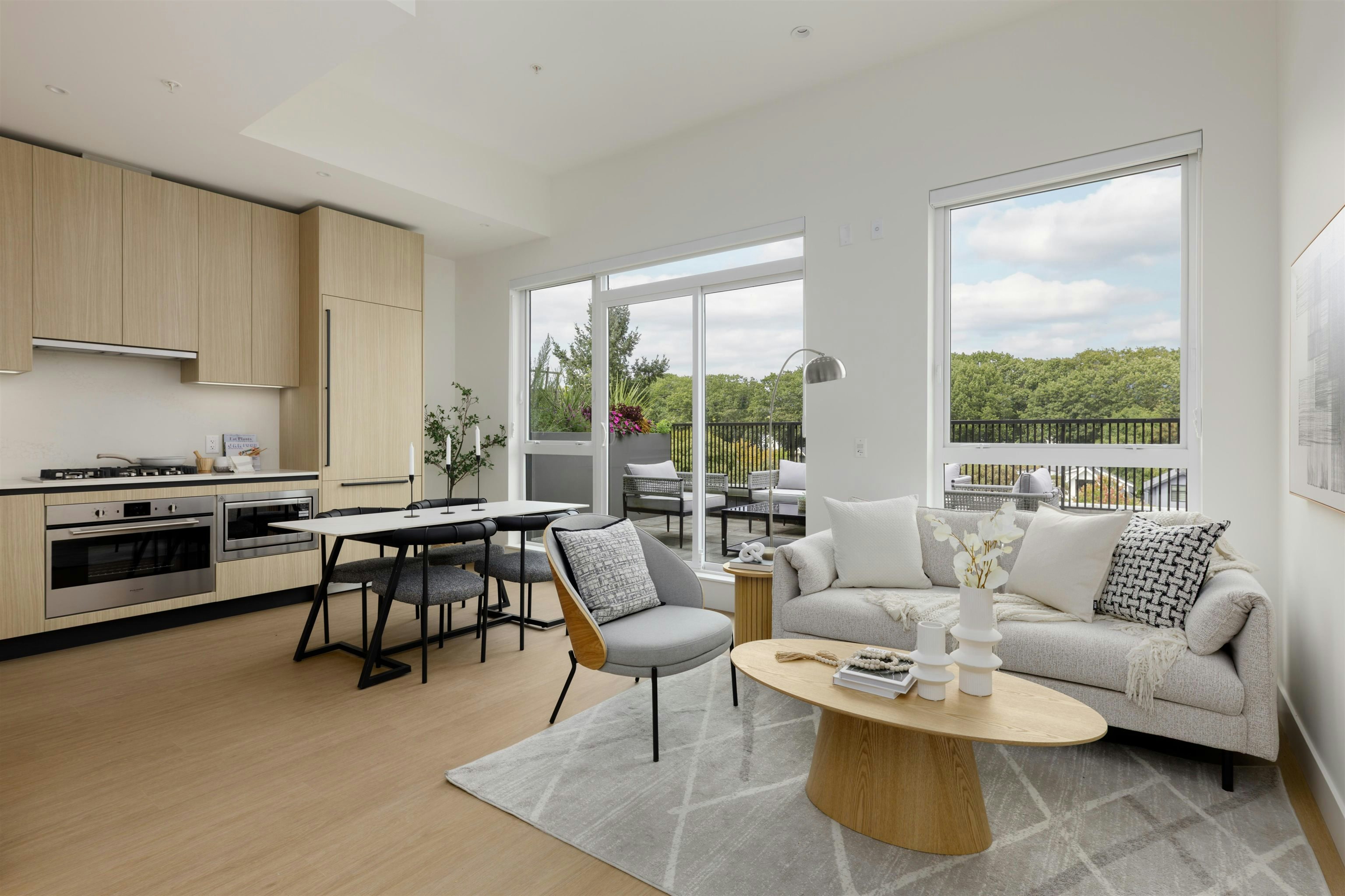 210-2235 E Broadway, Vancouver, BC, V5N 0J5